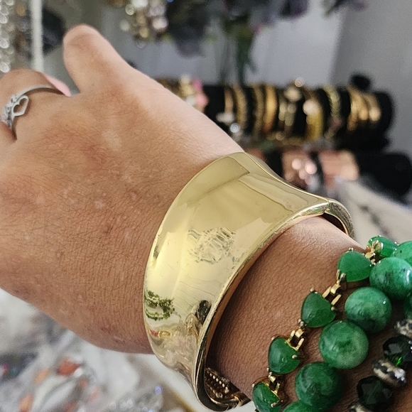 Gold Asymmetrical Wide Clamper Hinge Bracelet - Picture 5 of 8